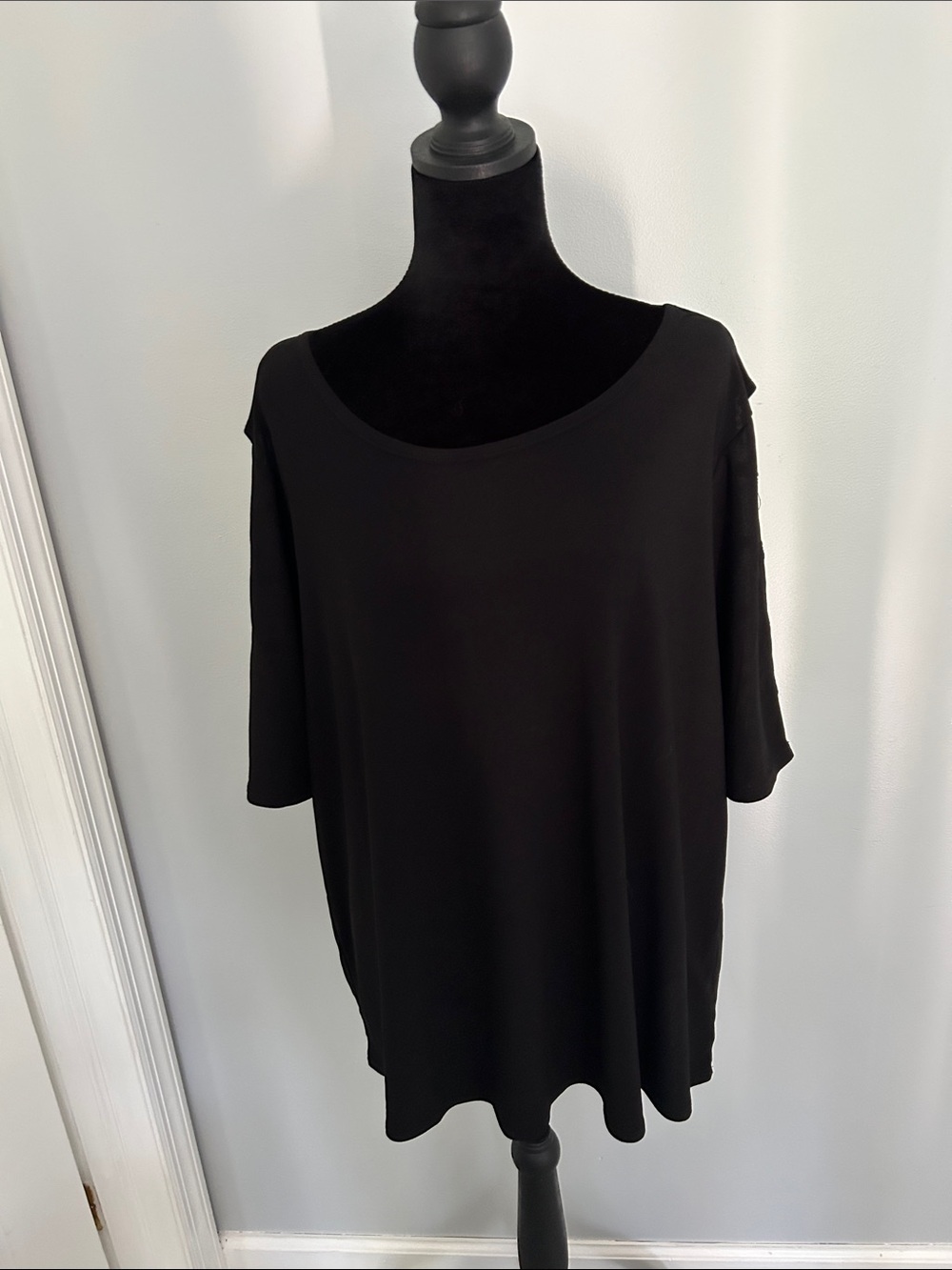 Women's Black Scoop Neck Short Sleeve Blouse